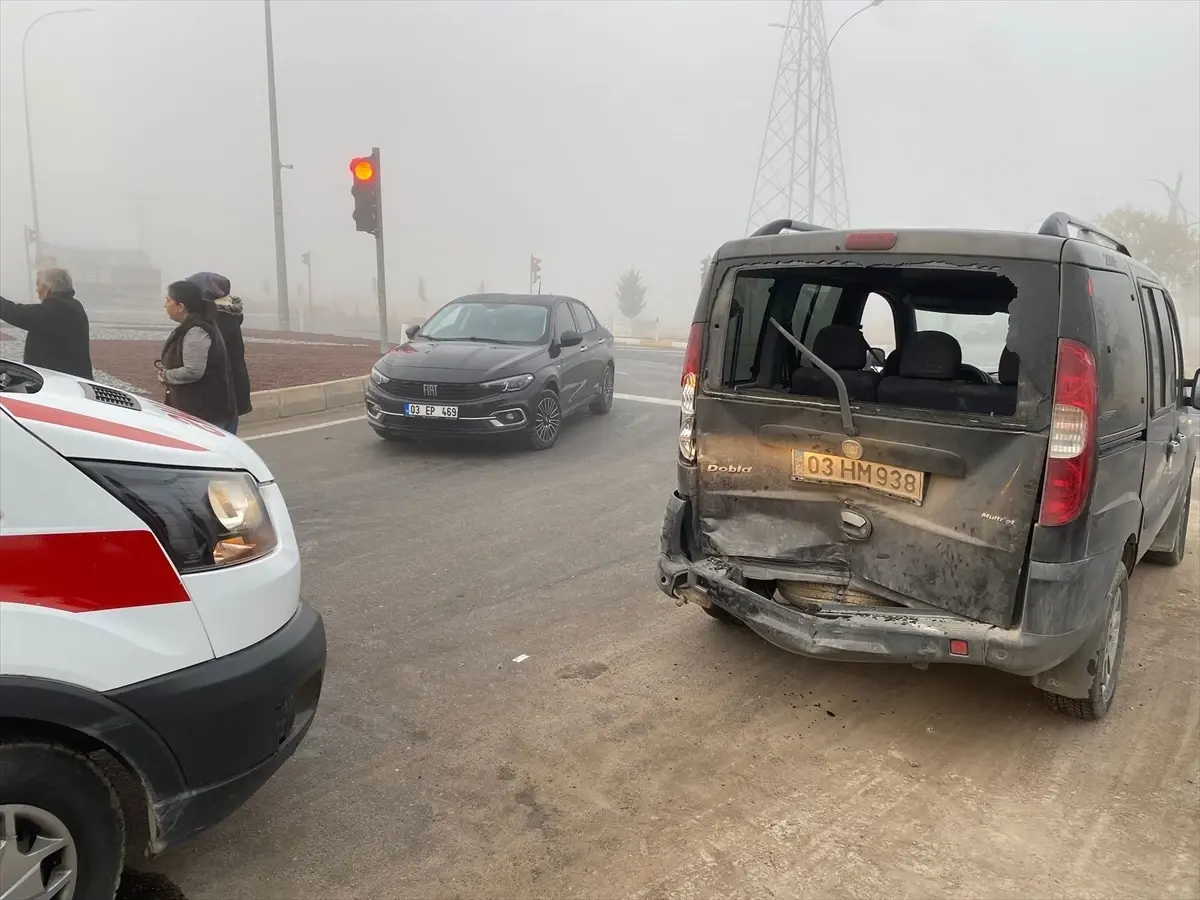Afyonkarahisar’da trafik kazasında 20 kişi yaralandı