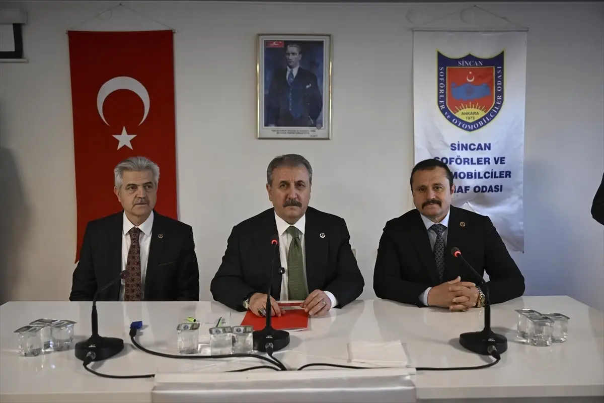 BBP Genel Başkanı Destici, şoför esnafıyla bir ortaya geldi BBP Genel Başkanı Destici, şoför esnafıyla bir ortaya geldi