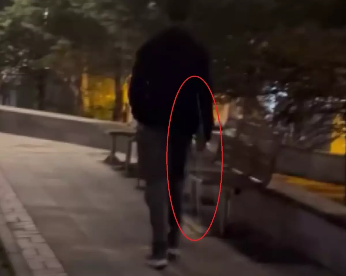 Bıçakla parktakileri korkutan şüpheliye gözaltı Bıçakla parktakileri korkutan şüpheliye gözaltı