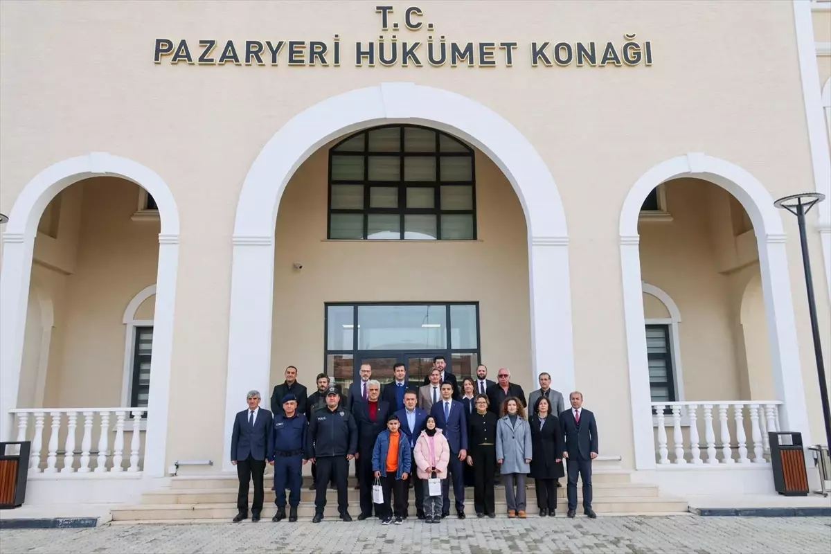 Bilecik Valisi Sözer’den Kaymakam Kara’ya ziyaret Bilecik Valisi Sözer’den Kaymakam Kara’ya ziyaret
