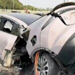 Dev firmanın elektrikli aracı kazada ikiye bölündü