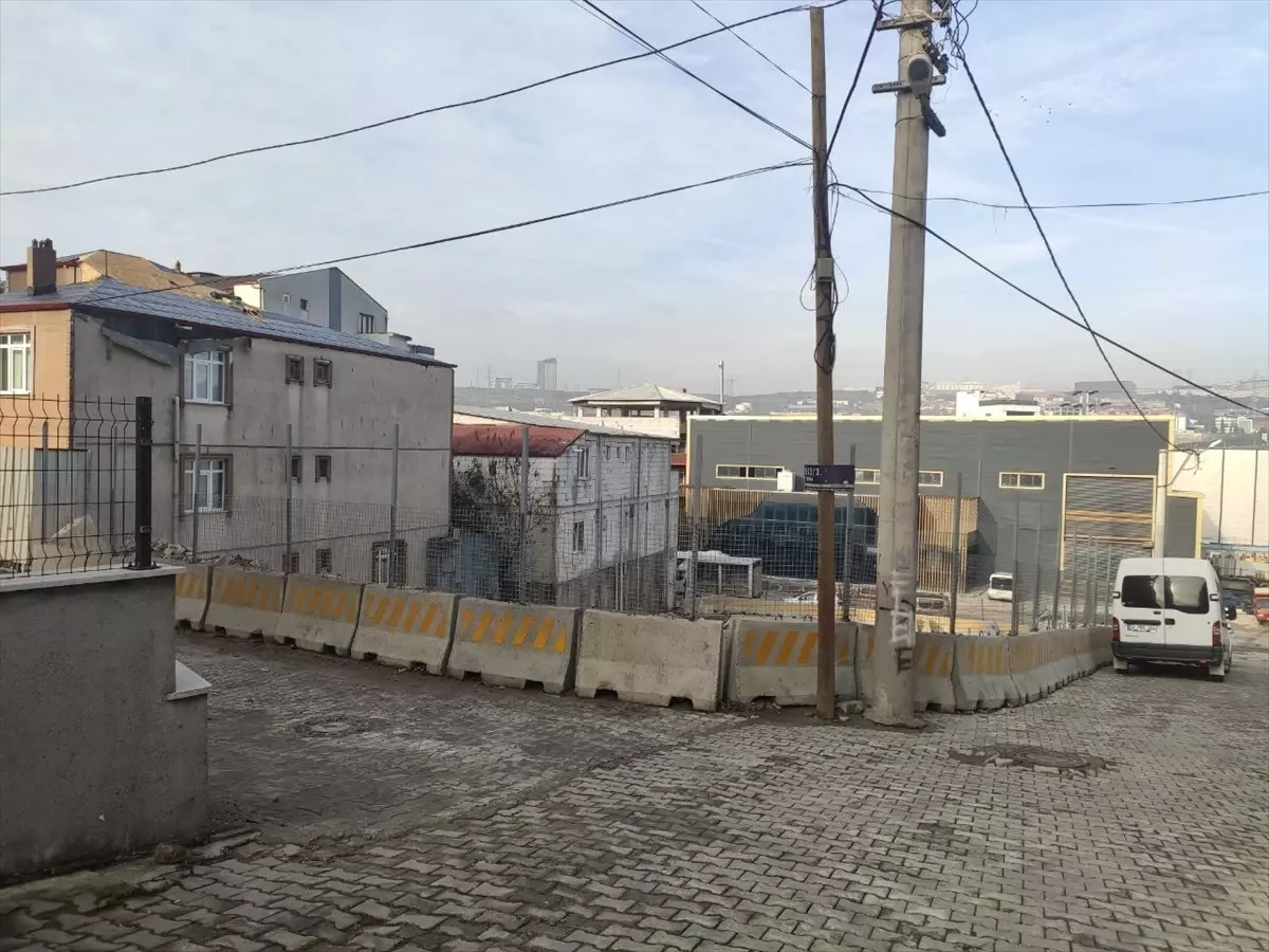 Kocaeli’de yangın çıkan fabrikanın bulunduğu sokak trafiğe açıldı Kocaeli’de yangın çıkan fabrikanın bulunduğu sokak trafiğe açıldı