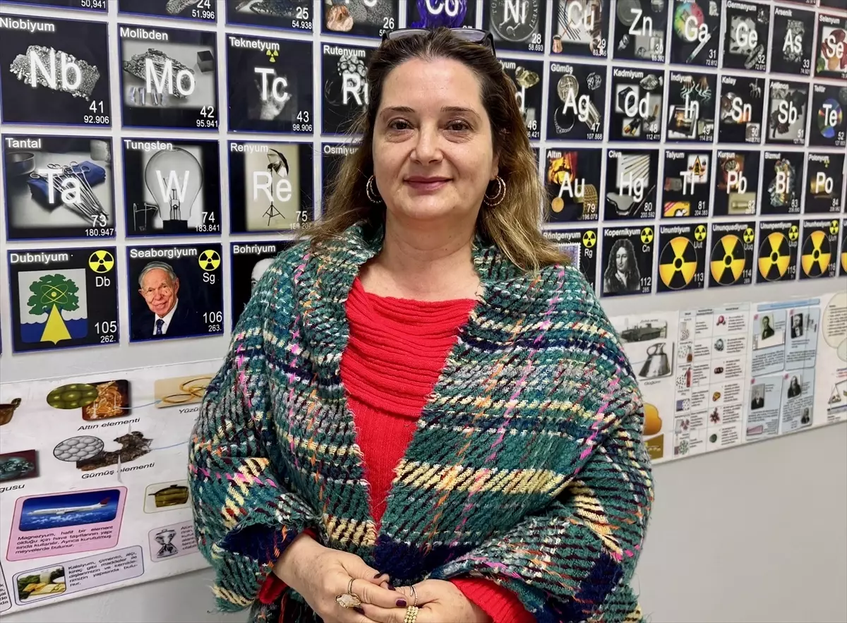 Nefes borusuna plastik modülü kaçan öğrenciyi öğretmeni Heimlich hareketiyle kurtardı Nefes borusuna plastik modülü kaçan öğrenciyi öğretmeni Heimlich hareketiyle kurtardı