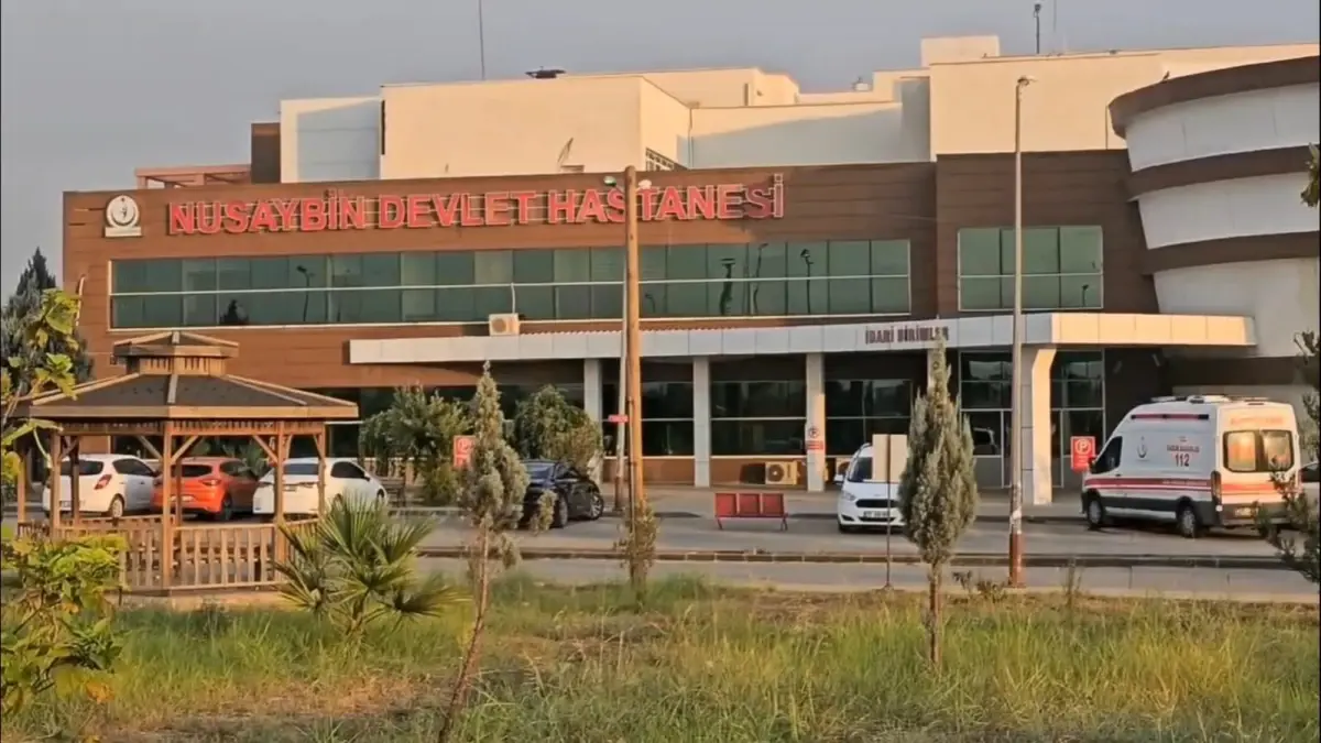 Nusaybin’de 6. kattan düşen kız çocuğu ağır yaralandı Nusaybin’de 6. kattan düşen kız çocuğu ağır yaralandı
