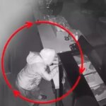 Sadaka kutusunu çalan kuşkulu yakalandı; o anlar kamerada