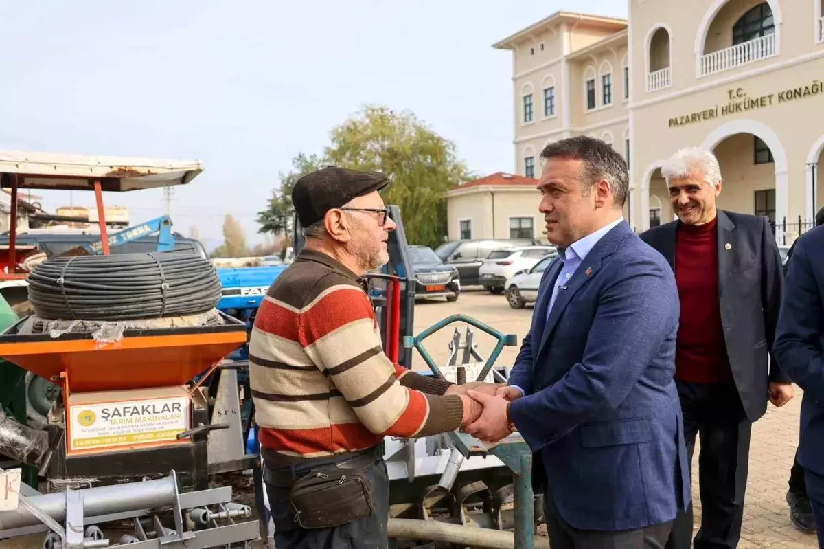 Vali Sözer Pazaryeri Küçük Sanayi Sitesi’nde esnafla buluştu Vali Sözer Pazaryeri Küçük Sanayi Sitesi’nde esnafla buluştu