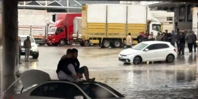 Antalya ve ilçelerinde sağanak tesirli oldu