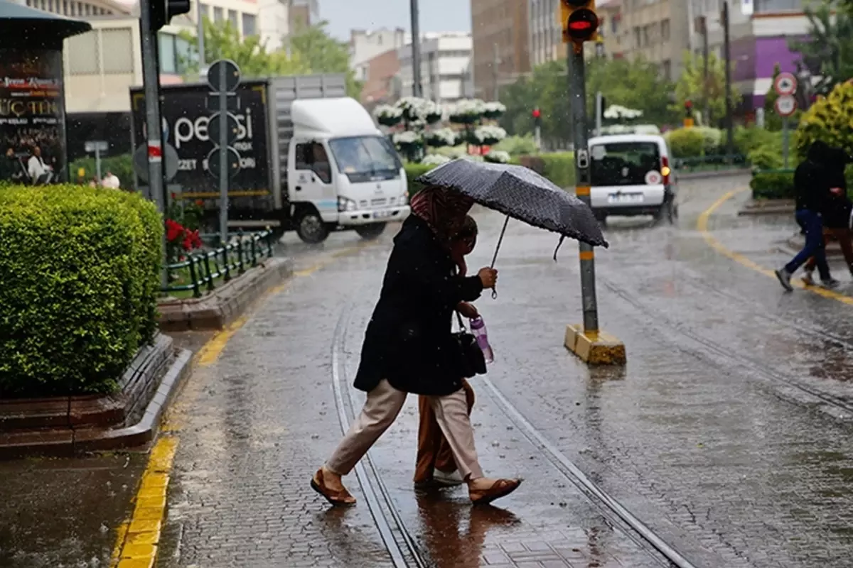 İstanbul için AKOM’dan ikaz: 4 gün yağış var İstanbul için AKOM’dan ikaz: 4 gün yağış var