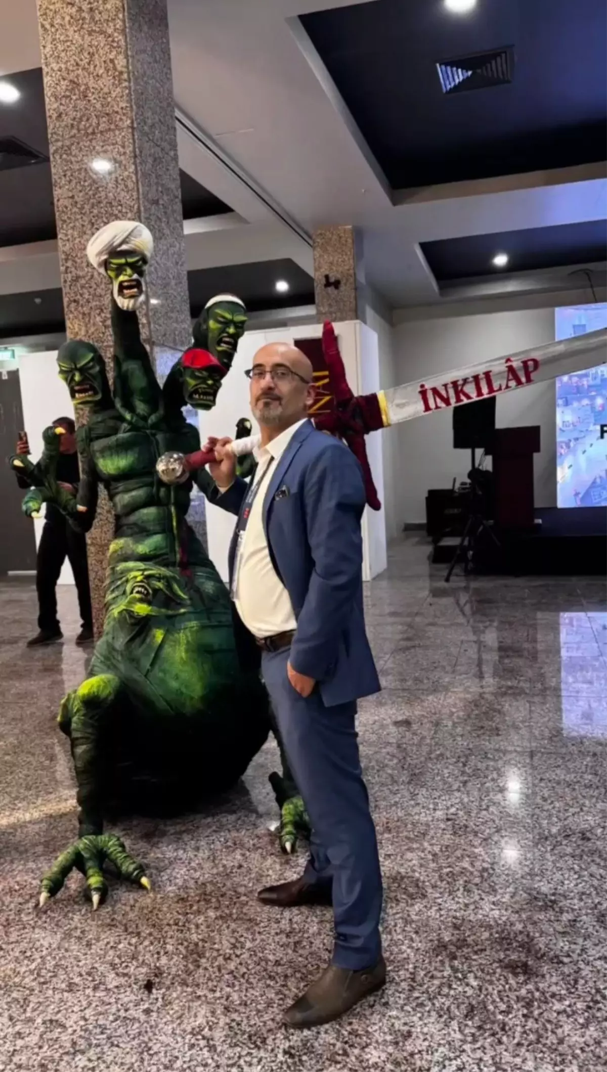 Şişli’de reaksiyon çeken heykeli yapan ve sergileyenler gözaltına alındı